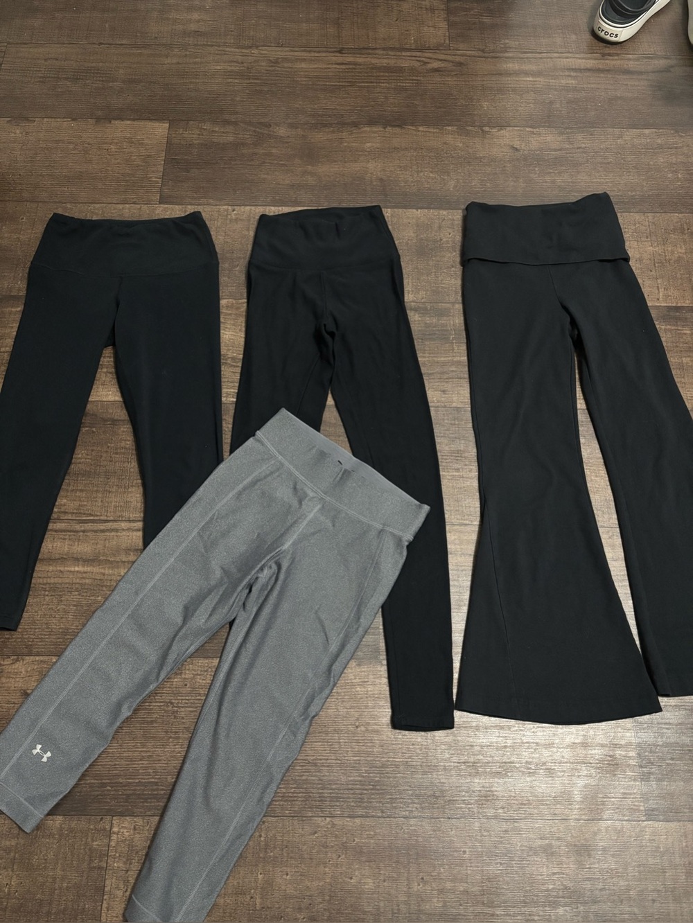 Leggins Woman’s Size XS 4 Pieces Lot Under Armour, Yogalucious, Orvis, Offline